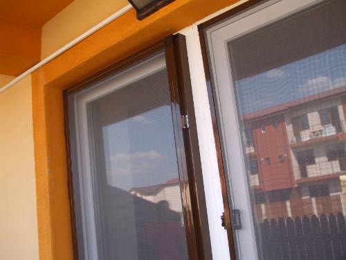 Plasa usa inchidere cu magnet